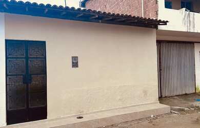 Imagem: A casa possui 2 Dormitórios, 1 Banheiro, 60m² de Área, Imóvel