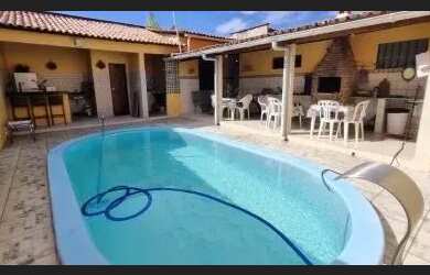 Imagem: A casa possui 3 Dormitórios, 2 Banheiros e 1 Vaga na garagem