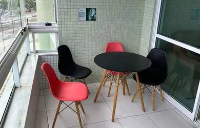 Imagem: O apartamento possui 1 Dormitório, 1 Banheiro, 1 Vaga na garagem