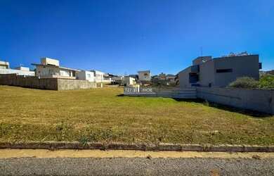 Imagem: O terreno possui 360m² de Área e está localizado em Senador