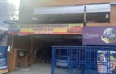 Imagem: A casa possui 4 Dormitórios, 1 Banheiro, 2 Vagas na garagem