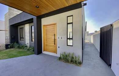 Imagem: A casa em condomínio possui 3 Dormitórios, 1 Banheiro, 1 Vaga