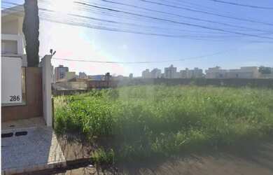 Imagem: O terreno possui 725m² de Área e está localizado em Jardim