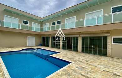 Imagem: A casa em condomínio para alugar possui 5 Dormitórios, 5 Banheiros