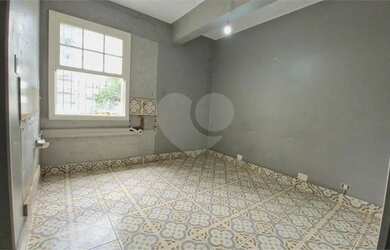 Imagem: O depósito possui 180m² de Área e está localizado em Pinheiros