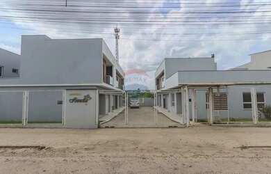 Imagem: A casa possui 2 Dormitórios, 2 Banheiros, 1 Vaga na garagem
