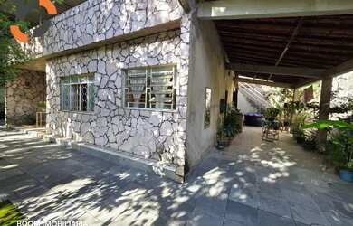 Imagem: A casa possui 2 Dormitórios, 1 Banheiro, 3 Vagas na garagem