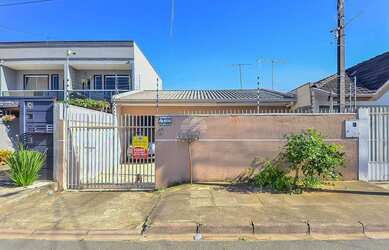 Imagem: A casa possui 2 Dormitórios, 2 Banheiros, 2 Vagas na garagem