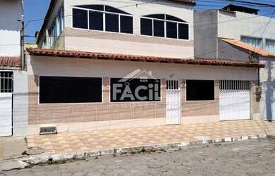 Imagem: A casa possui 5 Dormitórios, 4 Banheiros, 4 Vagas na garagem