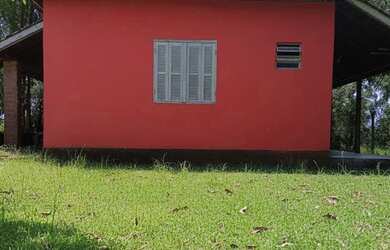 Imagem: A casa possui 1 Dormitório, 1 Banheiro e está localizado