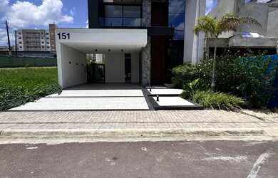 Imagem: A casa em condomínio possui 4 Dormitórios, 1 Banheiro, 4 Vagas