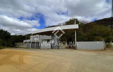 Imagem: A casa possui 691m² de Área e está localizado em Ibituruna