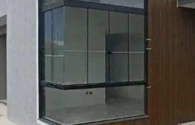 Imagem: A casa possui 3 Dormitórios, 2 Banheiros, 2 Vagas na garagem