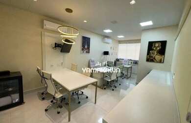 Imagem: O depósito possui 4 Vagas na garagem, 300m² de Área e está