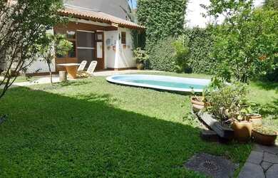 Imagem 1: Casa a venda no Guarujá. Piscina, Churrasqueira, VarandaeLareira