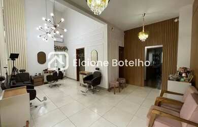 Imagem: A casa possui 4 Dormitórios, 2 Banheiros, 2 Vagas na garagem