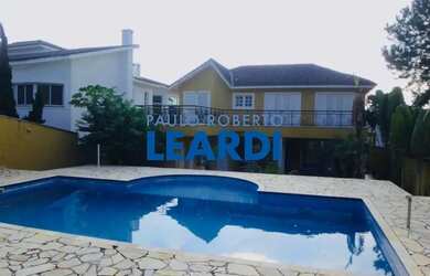 Imagem: A casa em condomínio possui 4 Dormitórios, 5 Banheiros, 5