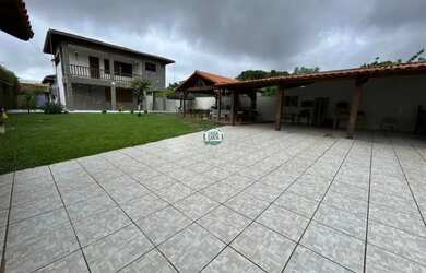 Imagem: A casa à venda possui 5 Dormitórios, 3 Banheiros e 351m²