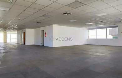 Imagem: O depósito possui 4 Vagas na garagem e 356m² de Área e está