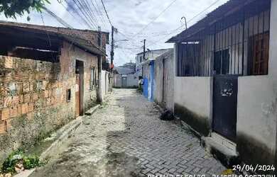 Imagem: A casa possui 2 Dormitórios, 1 Banheiro, 1 Vaga na garagem