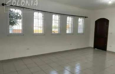 Imagem: A casa possui 2 Dormitórios, 2 Banheiros, 2 Vagas na garagem