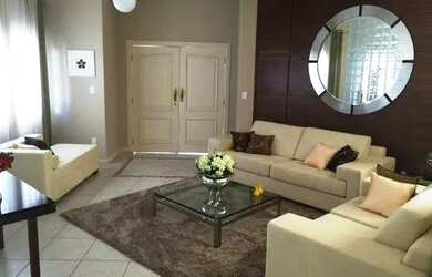 Imagem: A casa possui 4 Dormitórios, 5 Banheiros, 480m² de Área e