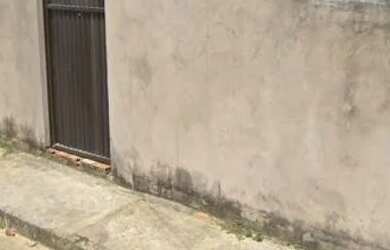 Imagem: A casa possui 2 Dormitórios, 1 Banheiro e está localizado