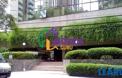 Imagem: O depósito possui 3 Vagas na garagem, 142m² de Área e está