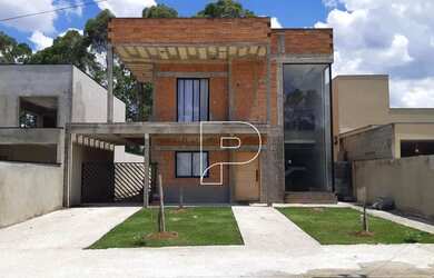 Imagem: A casa em condomínio possui 4 Dormitórios, 3 Banheiros, 4