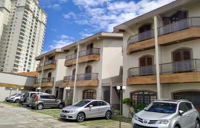 Imagem: A casa possui 4 Dormitórios, 5 Banheiros, 4 Vagas na garagem