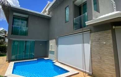 Imagem: A casa em condomínio possui 5 Dormitórios, 5 Banheiros, 4