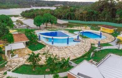 Imagem: O terreno e possui Dormitórios, Suítes, Banheiros, 800-0m²