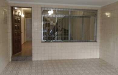 Imagem: A casa possui 4 Dormitórios, 3 Banheiros, 1 Vaga na garagem