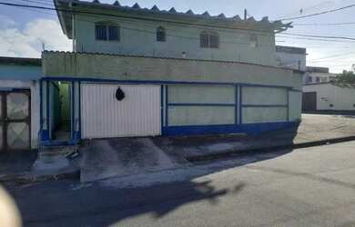 Imagem: A casa possui 3 Dormitórios, 2 Banheiros, 2 Vagas na garagem