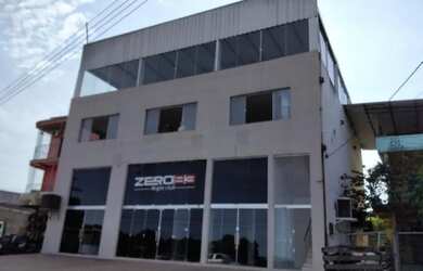 Imagem: O depósito possui 4 Vagas na garagem, 900m² de Área e está