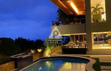 Imagem: A casa em condomínio possui 5 Dormitórios, 5 Banheiros, 5