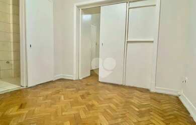 Imagem: O apartamento possui 1 Dormitório, 1 Banheiro, 29m² de Área