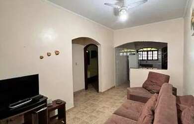 Imagem: A casa possui 2 Dormitórios, 2 Banheiros, 4 Vagas na garagem