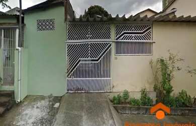 Imagem: A casa possui 3 Dormitórios, 3 Banheiros, 2 Vagas na garagem