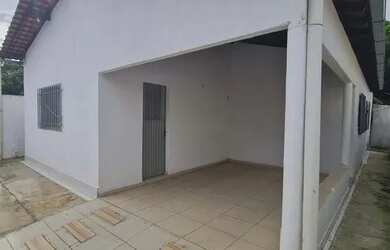 Imagem: A casa possui 3 Dormitórios, 1 Banheiro, 5 Vagas na garagem