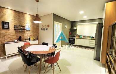 Imagem: A casa possui 3 Dormitórios, 4 Banheiros, 4 Vagas na garagem