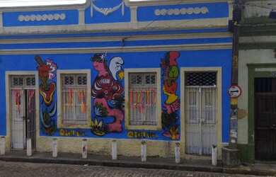 Imagem: A casa possui 3 Dormitórios, 2 Banheiros, 5 Vagas na garagem