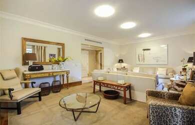 Imagem: O apartamento possui 4 Dormitórios, 5 Banheiros, 5 Vagas na