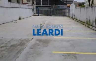 Imagem: O depósito possui 5 Vagas na garagem, 379m² de Área e está