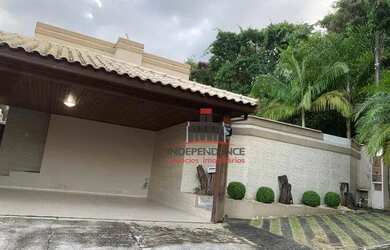 Imagem: A casa em condomínio possui 4 Dormitórios, 1 Banheiro, 3 Vagas