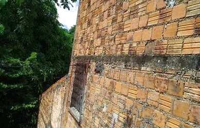 Imagem: A casa possui 3 Dormitórios, 2 Banheiros e está localizado