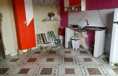 Imagem: A casa possui 2 Dormitórios, 1 Banheiro, 1 Vaga na garagem