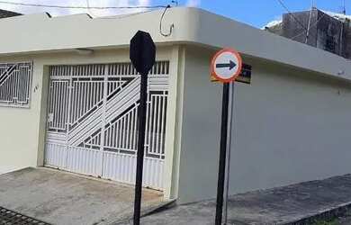 Imagem: A casa possui 3 Dormitórios, 3 Banheiros, 2 Vagas na garagem