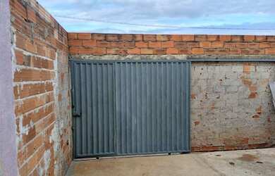 Imagem: A casa à venda possui 2 Dormitórios, 1 Banheiro e 1 Vaga na