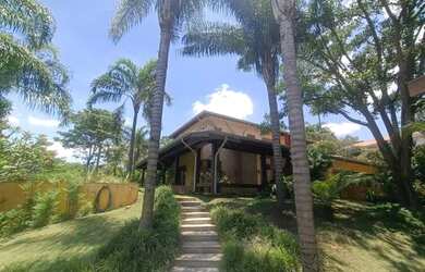 Imagem: A casa em condomínio possui 5 Dormitórios, 5 Banheiros, 5